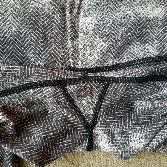 Lululemon Wunder Under Pant 29" Hi-Rise Luon Spray Jacquard White Black, size 4 - Picture 5 of 8